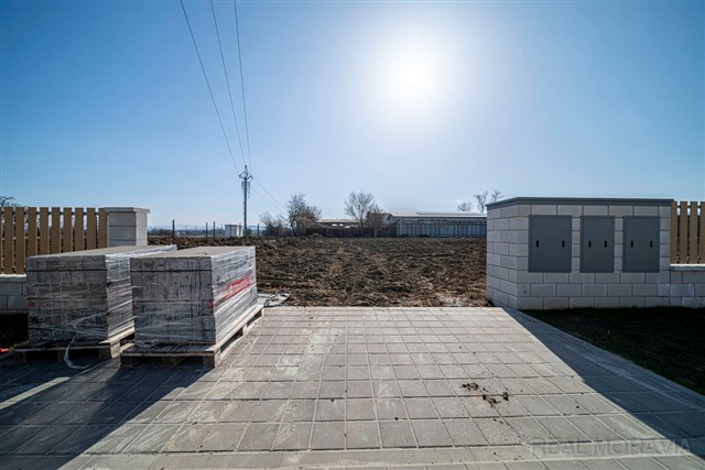 vjezd na pozemek, inž. sítě [2/7]